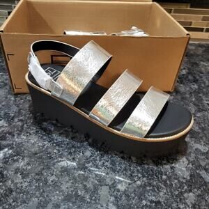 NIB NEW Dirty Laundry Women's Pendulum Wedge Sandal, Silver size 11